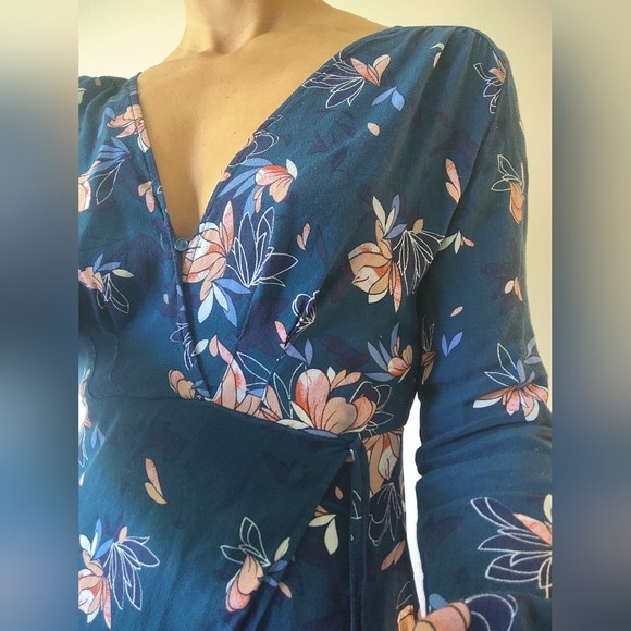 Astr High Low Long Sleeve Dress - Picture 4 of 11